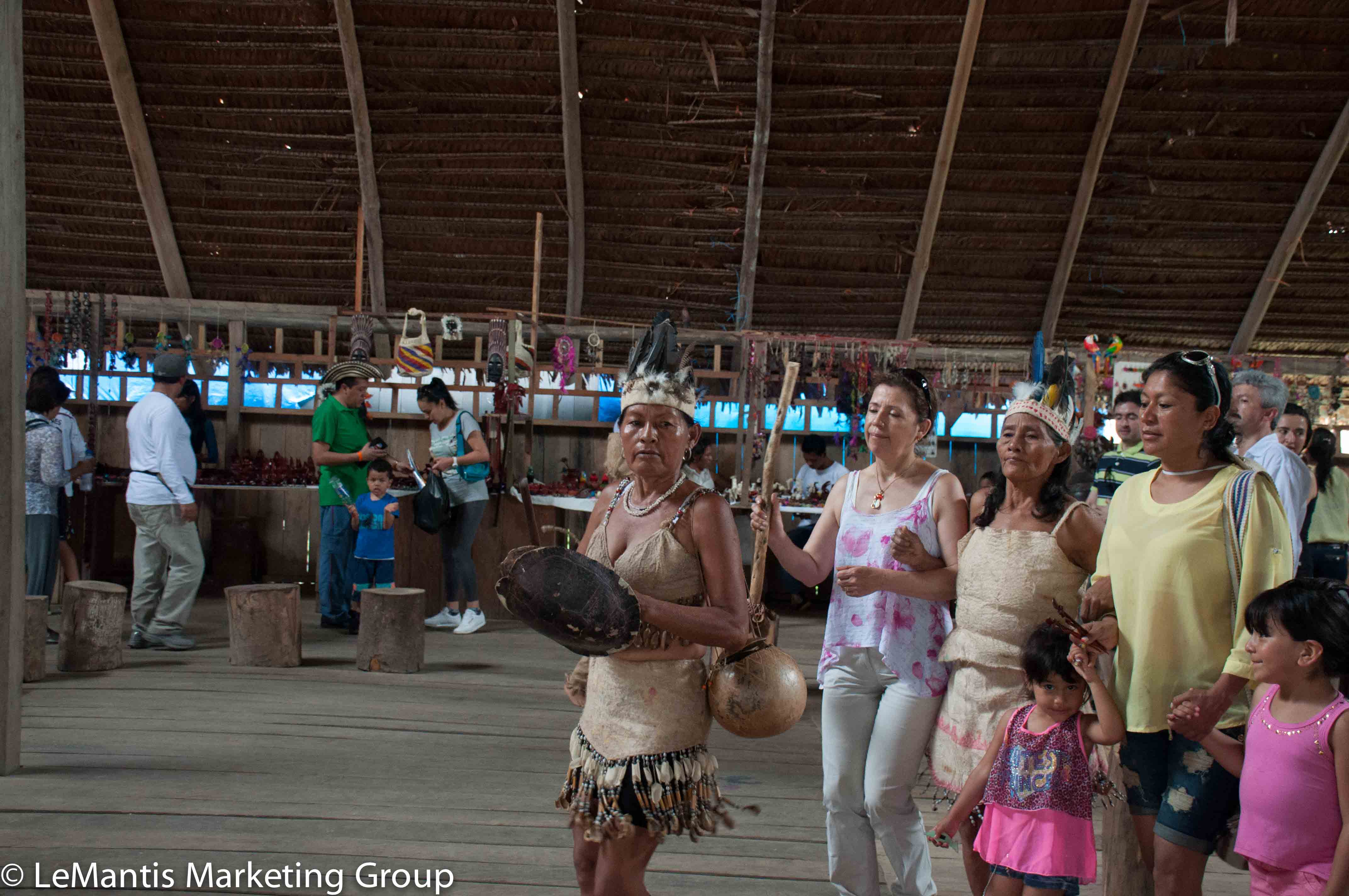 Indigenas-turistas